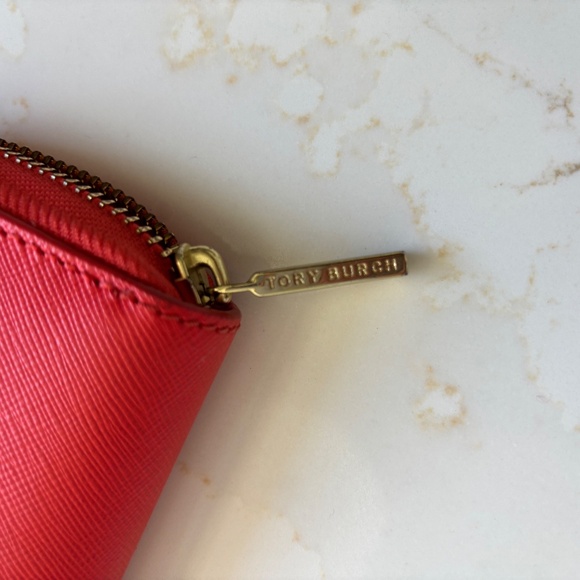 Tory Burch NWOT wallet 6"x4" - Picture 4 of 5